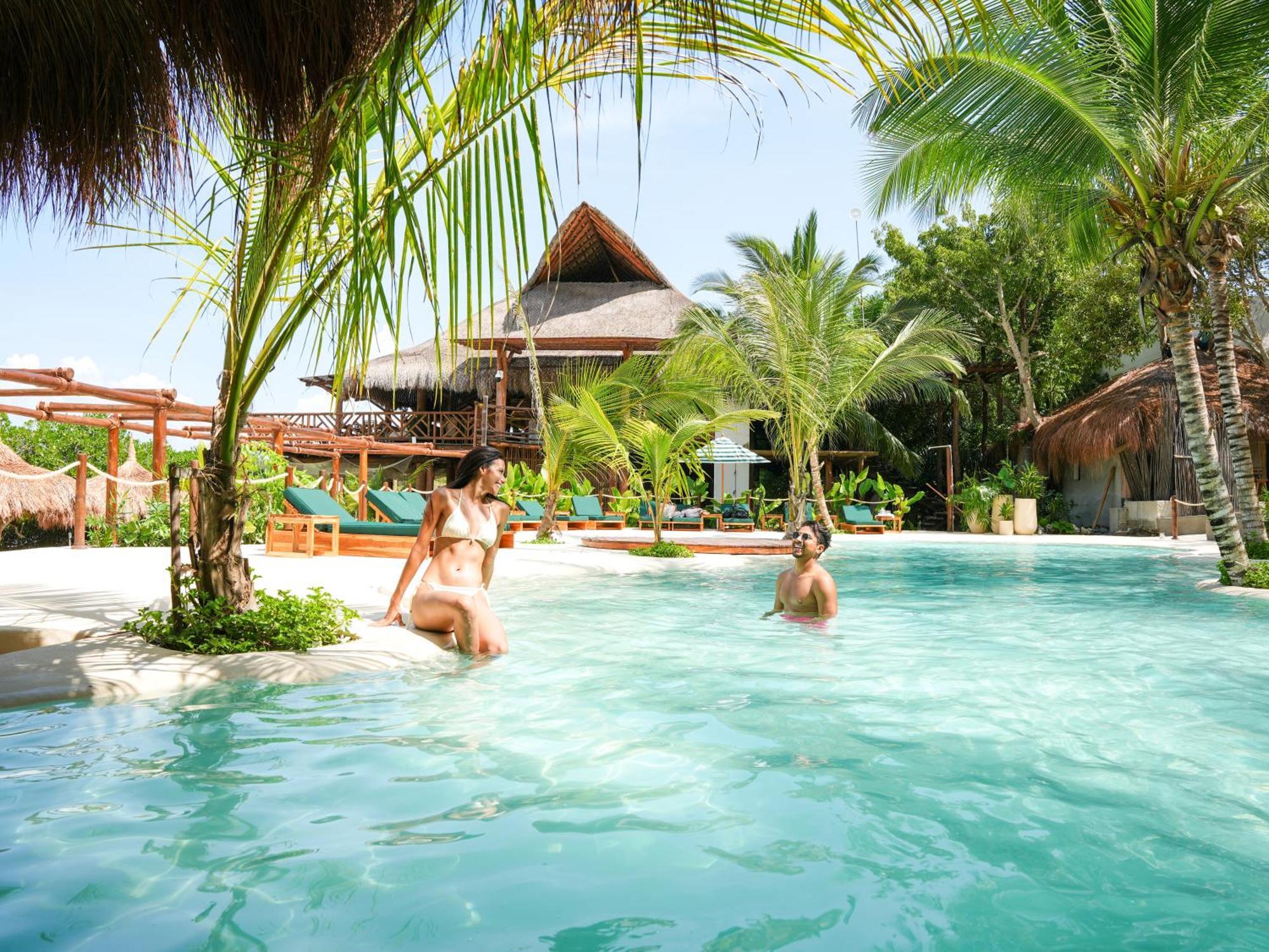 Aura Hotel 4*